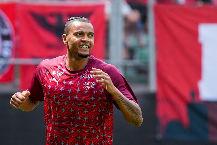 Manuel Akanji are 83 de selecții și 4 goluri la naționala Elveției / Foto: Imago Starul lui Chivu, direct din America: „Cristian este special ca Pep, m-a făcut un jucător complet. Aici e universitate!”