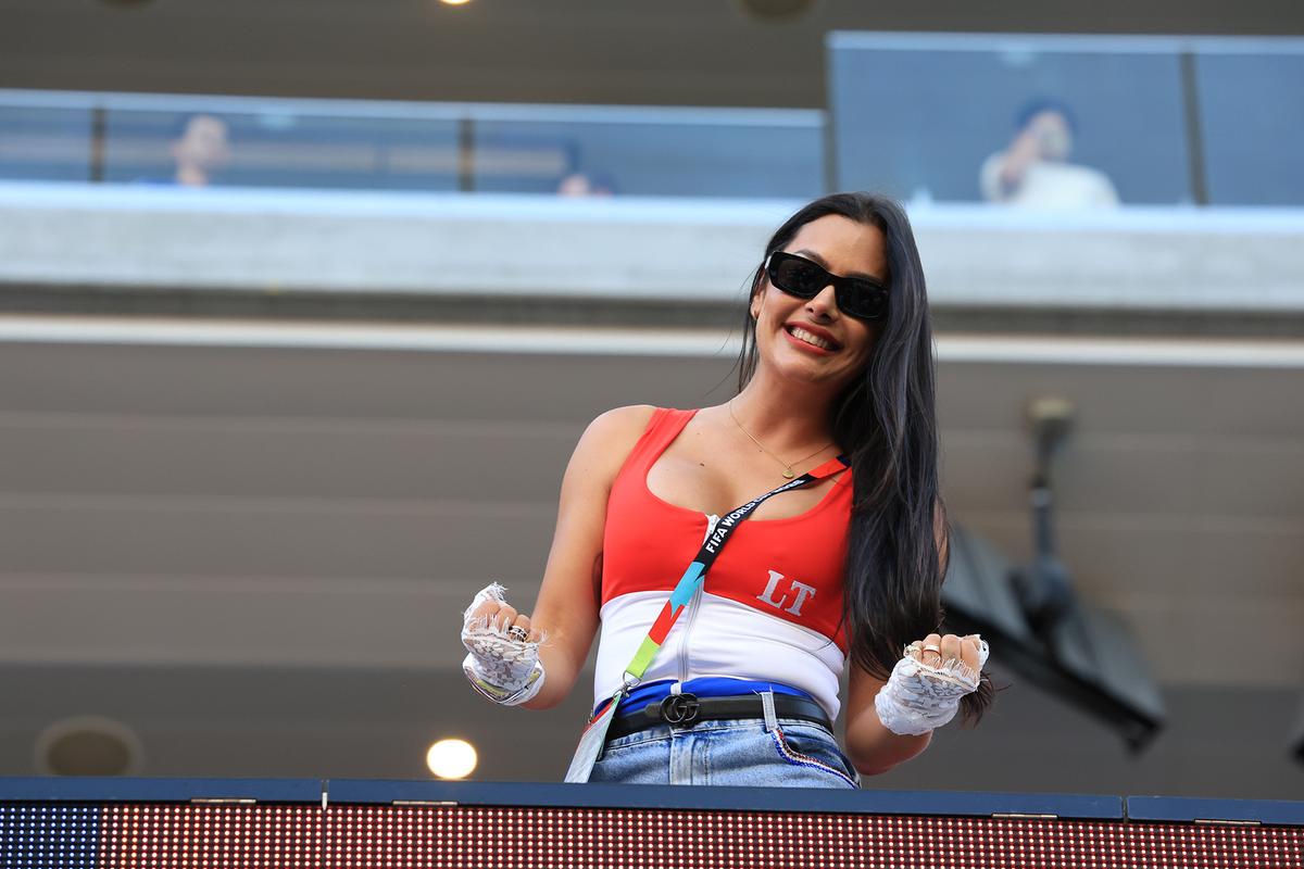 Reporterii Gazetei au dat nas în nas cu celebra Larissa Riquelme la San Francisco » Mai numeroși, turcii au fost dominați de suporterii din Paraguay