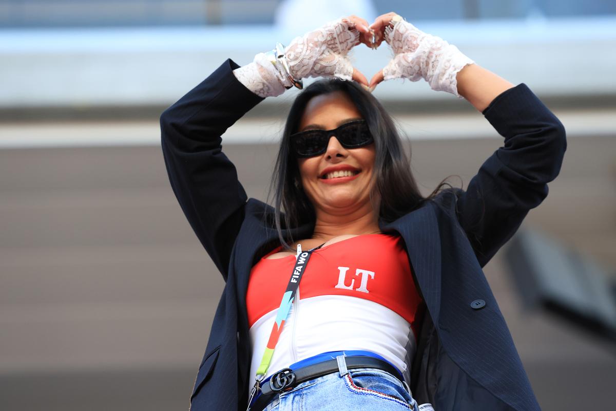 Reporterii Gazetei au dat nas în nas cu celebra Larissa Riquelme la San Francisco » Mai numeroși, turcii au fost dominați de suporterii din Paraguay