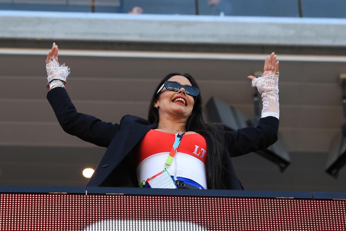 Reporterii Gazetei au dat nas în nas cu celebra Larissa Riquelme la San Francisco » Mai numeroși, turcii au fost dominați de suporterii din Paraguay
