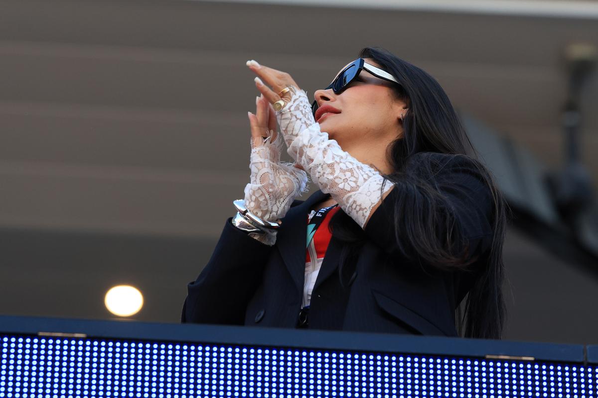 Reporterii Gazetei au dat nas în nas cu celebra Larissa Riquelme la San Francisco » Mai numeroși, turcii au fost dominați de suporterii din Paraguay
