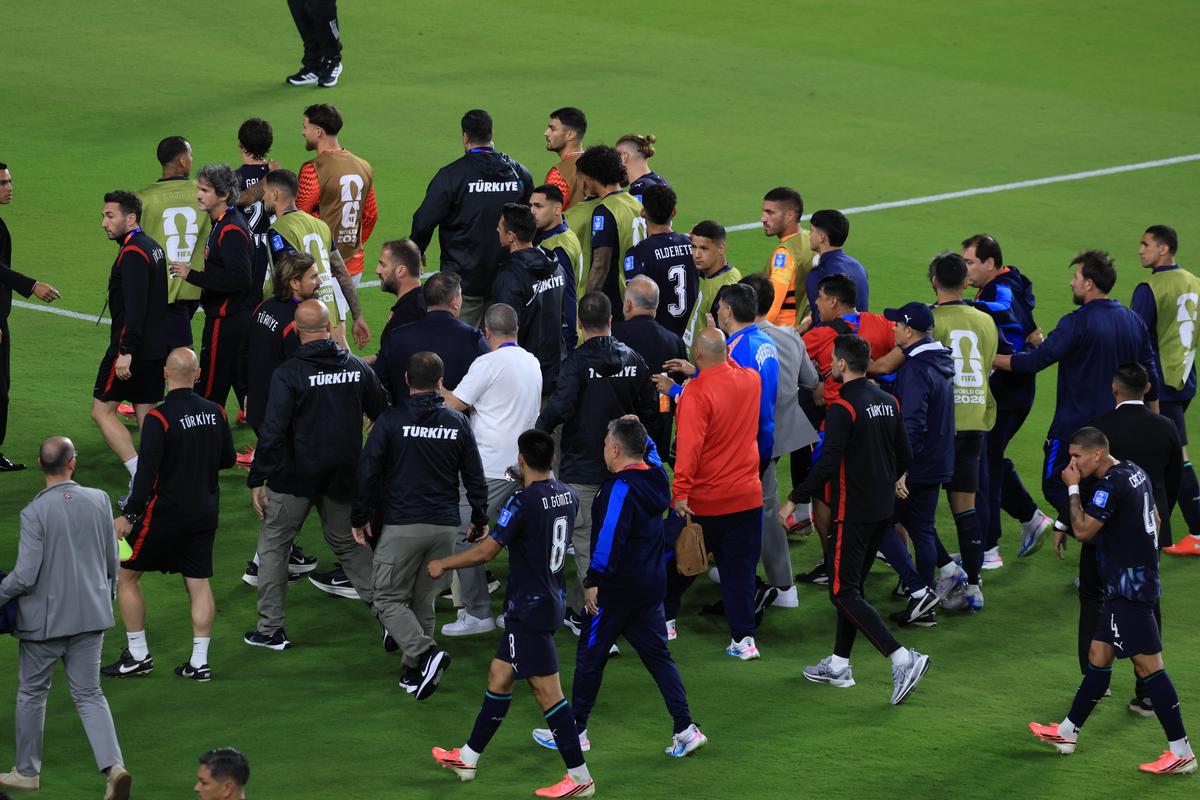 Fotbaliștii Turciei, în stare de șoc după eliminarea rușinoasă de la Mondial: „Prezentăm scuze poporului nostru”