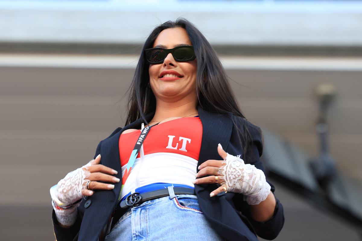 Reporterii Gazetei au dat nas în nas cu celebra Larissa Riquelme la San Francisco » Mai numeroși, turcii au fost dominați de suporterii din Paraguay