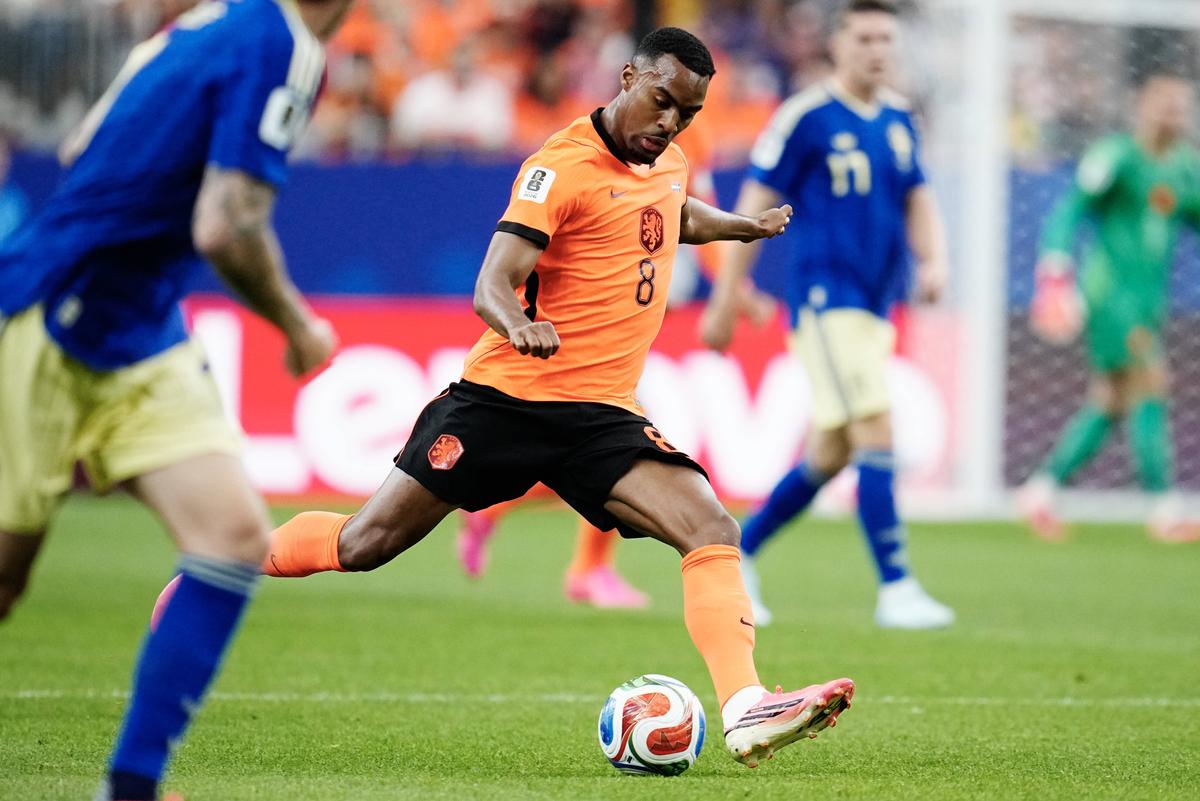 A marcat primele goluri la Campionatul Mondial și a intrat în istoria Olandei