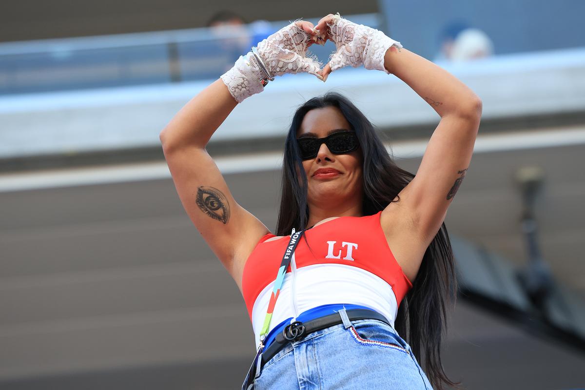 Reporterii Gazetei au dat nas în nas cu celebra Larissa Riquelme la San Francisco » Mai numeroși, turcii au fost dominați de suporterii din Paraguay
