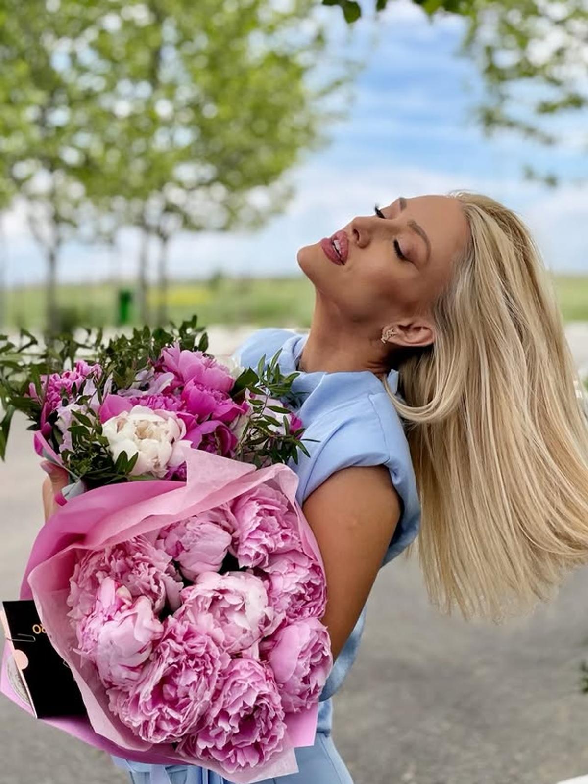 A fugit de Mondial și a încins atmosfera pe insula milionarilor! Iuliana Pepene, escapadă în Mykonos: „Tu ești campioana”