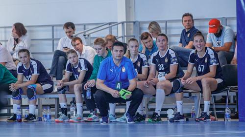 Florentin Pera urmărind primul joc al echipei sale FOTO ȚSKA Moscova