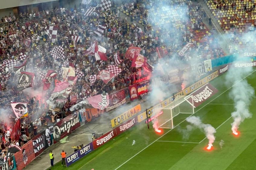 Suporterii lui Rapid au făcut spectacol cu Chindia