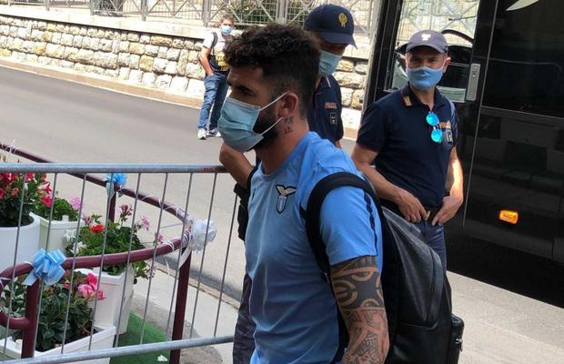 Scandal uriaș la Lazio! Ultrașii au vrut să atace un jucător: „E un vierme”