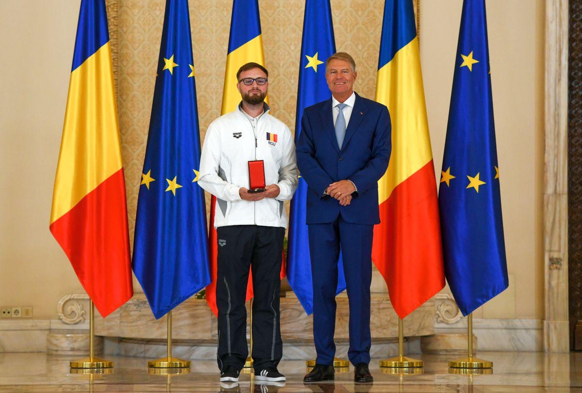 David Popovici a primit Ordinul Național „Steaua României” de la Klaus Iohannis! Mesajul Președintelui: „Fac un apel clar către autorități!”