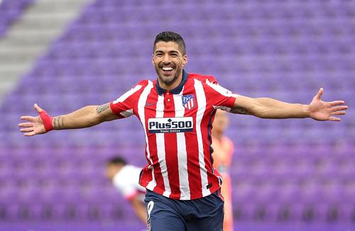 Atacantul uruguayan Luis Suarez (35 de ani) s-ar fi autopropus la Borussia Dortmund, conform presei germane.