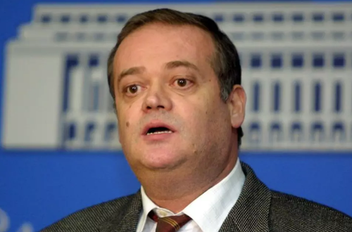 Dan Matei Agathon a murit la 73 de ani. A fost membru în Consiliul de Administrație de la Dinamo la începutul anilor 2000 și de două ori ministru al Turismului.