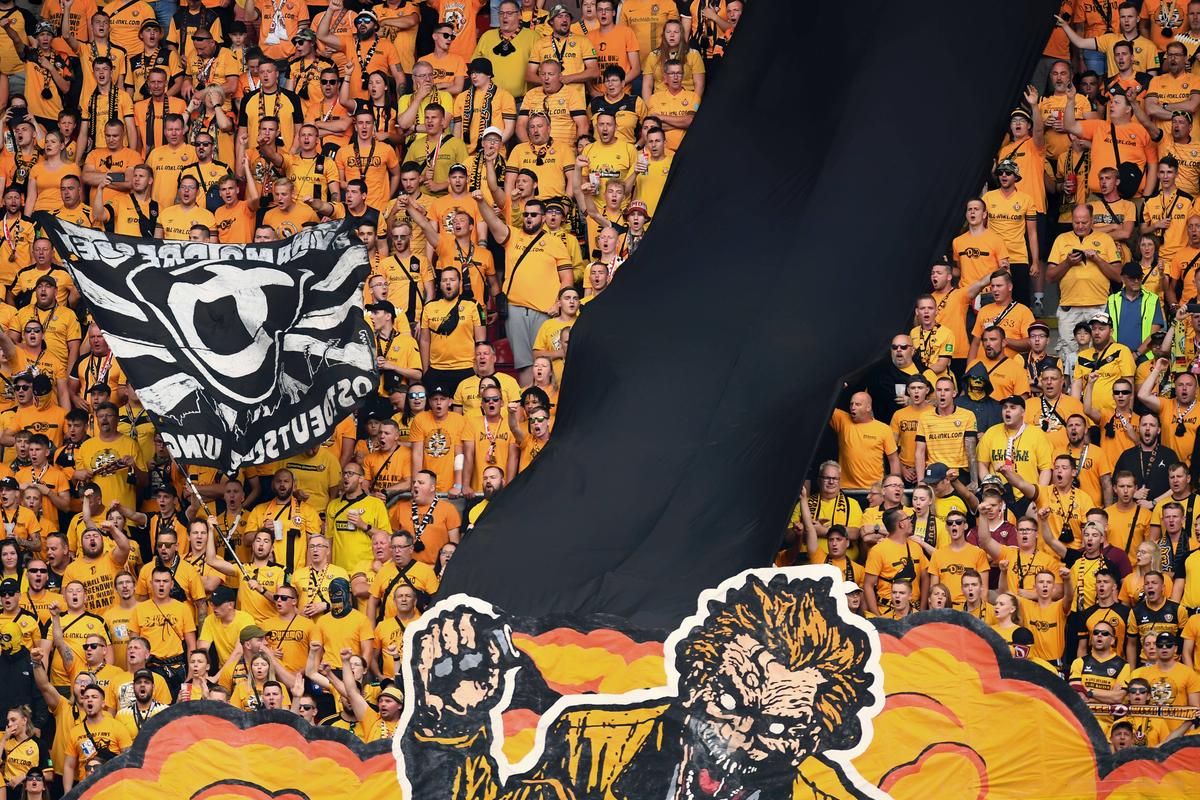 Fani Dinamo Dresda în deplasare la Praga