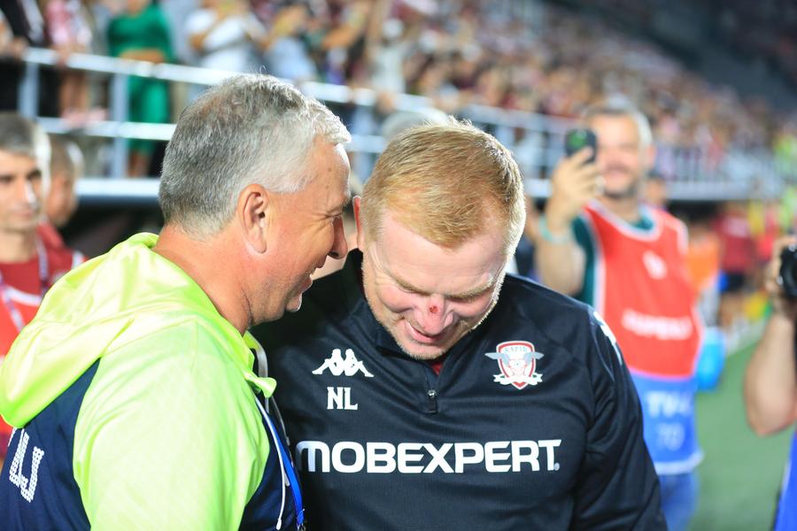 Dan Petrescu și Neil Lennon FOTO: Ionuț Iordache 10 detalii observate de pe stadion la Rapid - CFR Cluj