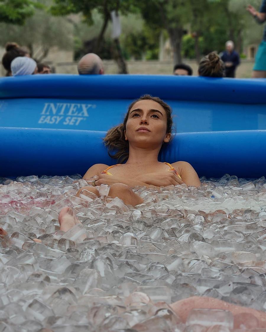 Teodora Stoica, în apă cu gheață Obiceiul bizar pe care Teodora Stoica îl urmează zilnic: „De atunci nu am mai răcit!”