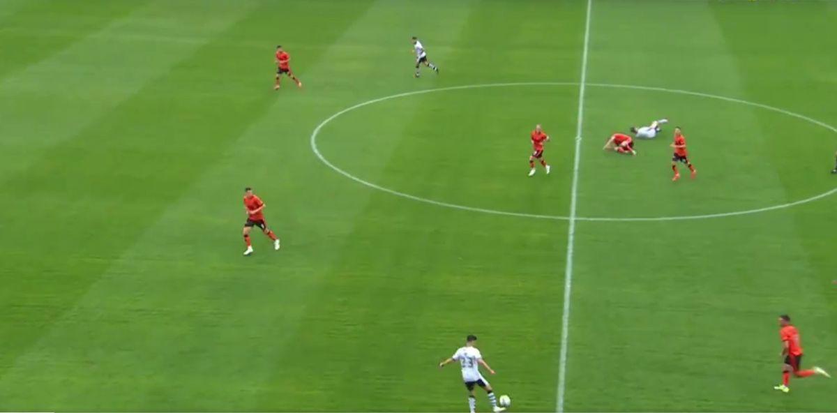 Gol splendid reușit de un fost internațional român U17 stabilit în Anglia » Fostul mijlocaș din Superliga a marcat după o cursă de 40 de metri în Cupa Ligii!
