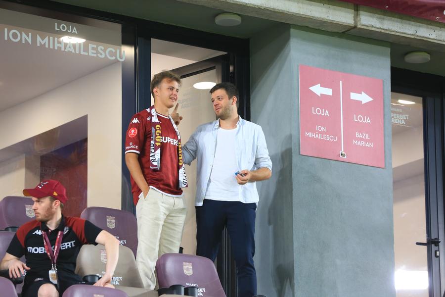 Șucu jr alături de Victor Angelescu FOTO: Ionuț Iordache 10 detalii observate de pe stadion la Rapid - CFR Cluj