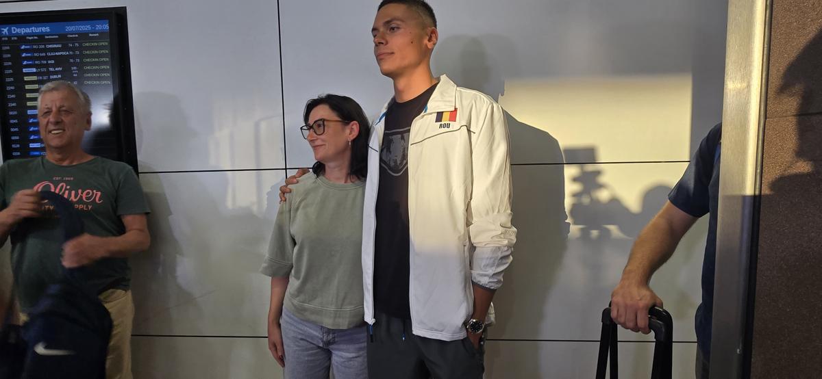Ceasul purtat de David Popovici, la plecarea către Singapore