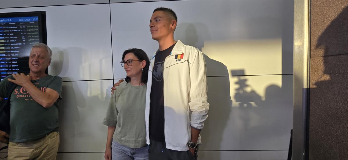 Ceasul purtat de David Popovici, la plecarea către Singapore