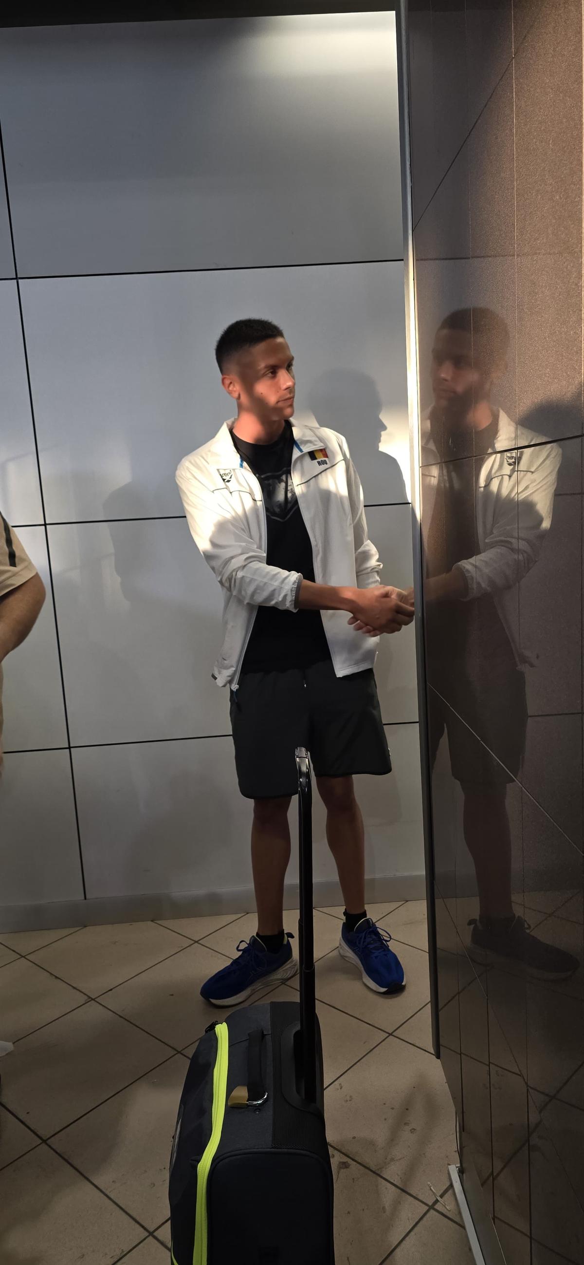 Ceasul purtat de David Popovici, la plecarea către Singapore