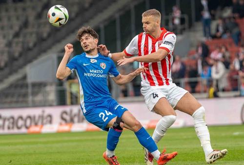 Jakov Blagaic, în albastru, a semnat cu FC Argeș/ foto: Imago Images