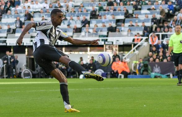 Eddie Howe pune capăt speculațiilor: „Isak rămâne la Newcastle”