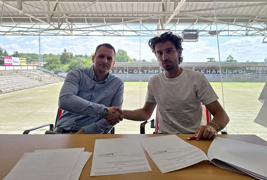 Robert Ion, prezentat la Olympic Charleroi // foto: Facebook @ Royal Olympic Club Charleroi Omul de afaceri român a intrat în acționariatul echipei belgiene! „Regele” contractelor cu statul și-a dus acolo și fiul