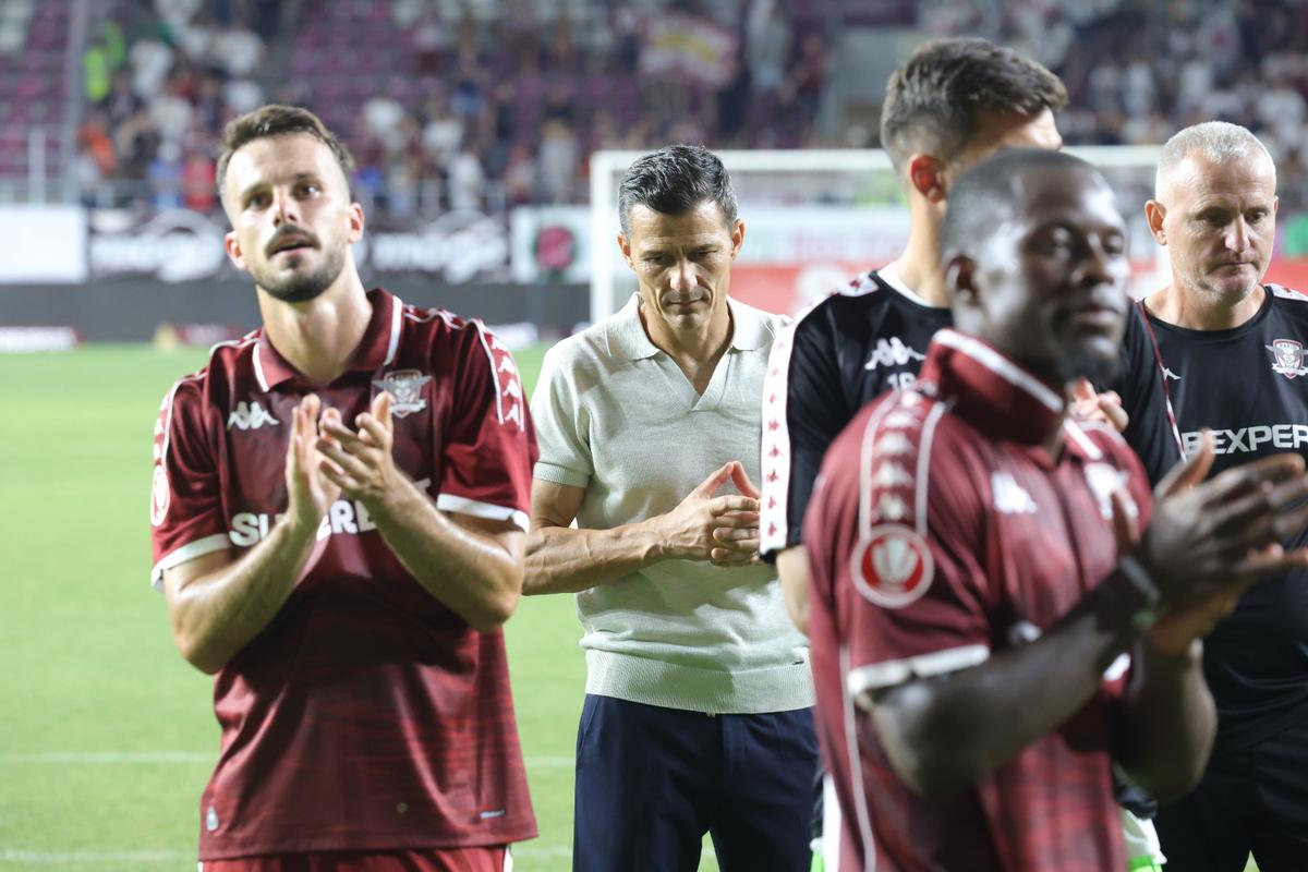 Costel Gâlcă, la finalul meciului Rapid - CFR Cluj. Foto: Ionuț Iordache GSP