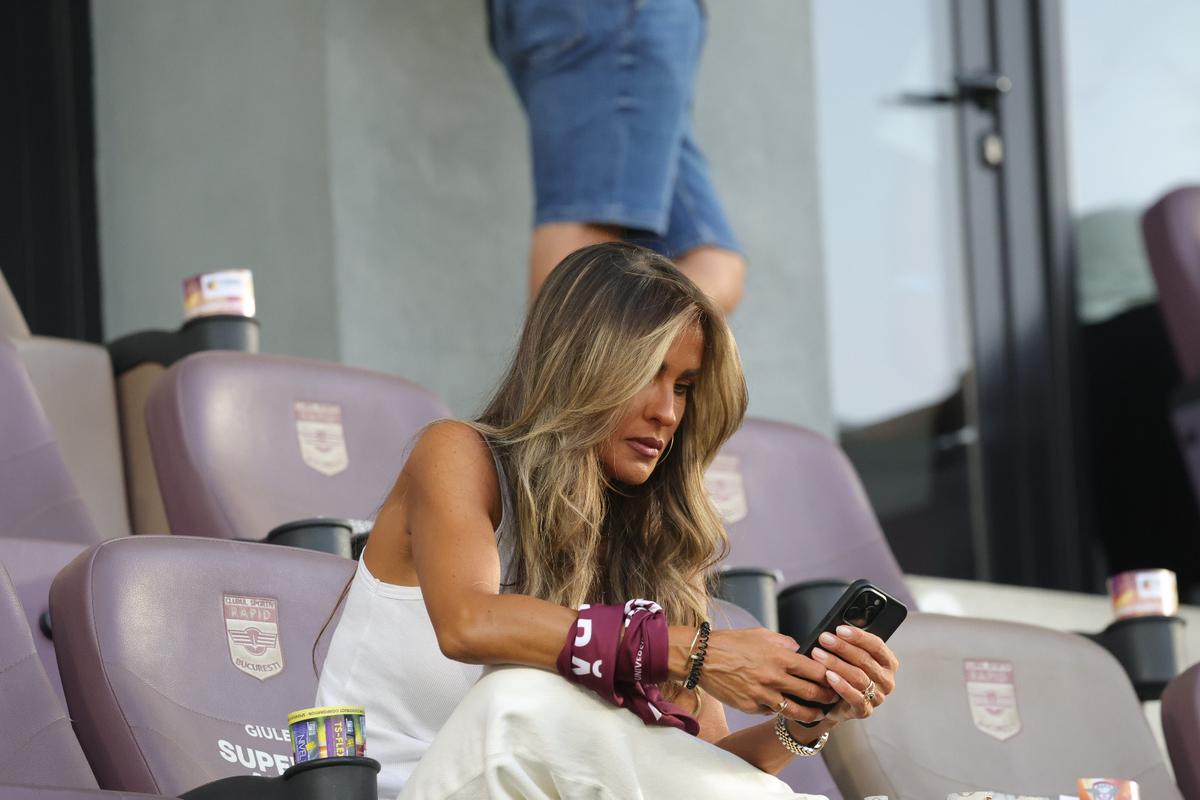 „Singură împotriva tuturor” în tribune la Rapid - CFR Cluj