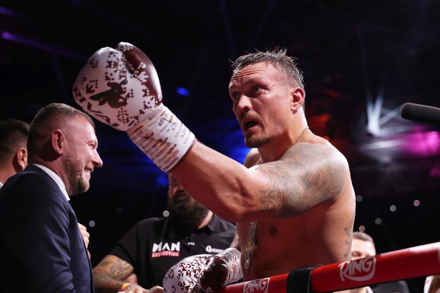 Oleksandr Usyk / Foto: Getty Images Lennox Lewis îl îndeamnă pe Oleksandr Usyk, campionul absolut la categoria grea, să facă un pas neașteptat: „Fiindcă toți stau la pândă”