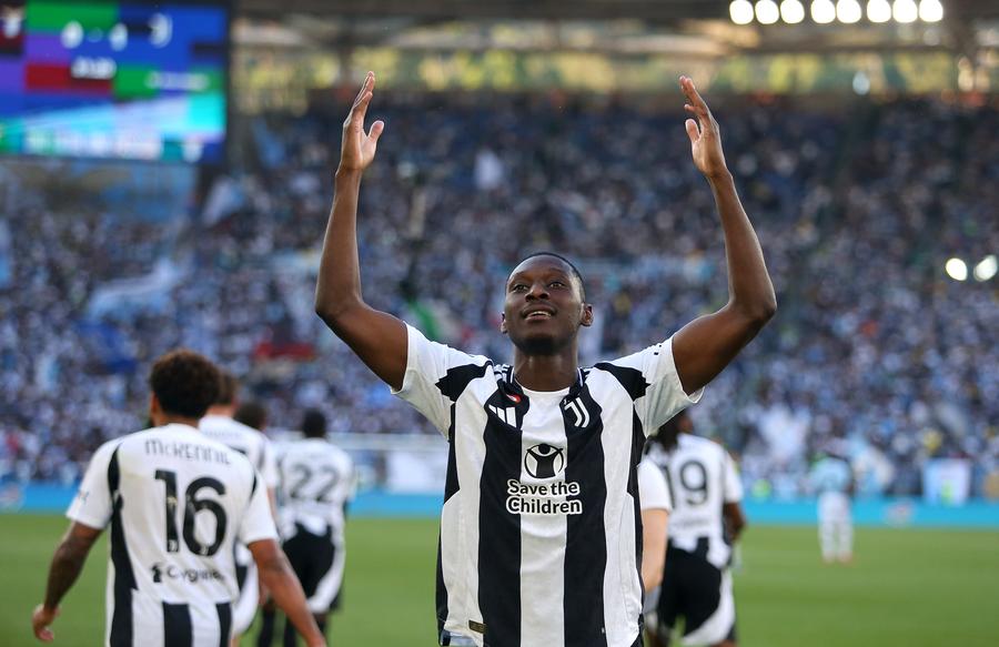 Randal Kolo Muani, sărbătorind o reușită în tricoul lui Juventus // FOTO: Getty Images Acord pentru transferul lui Dusan Vlahovic: semnează cu o mare rivală + Juventus i-a găsit înlocuitor
