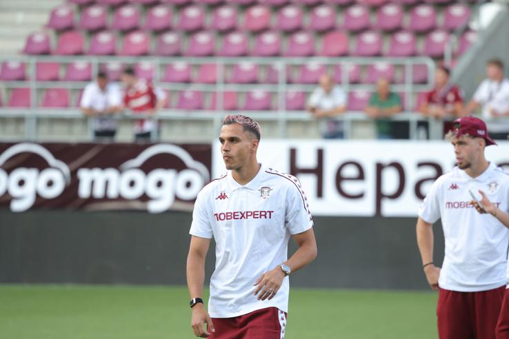 Cristi Manea. Imagini de pe gazon înainte de Rapid - CFR Cluj/ foto: Ionuț Iordache (GSP)