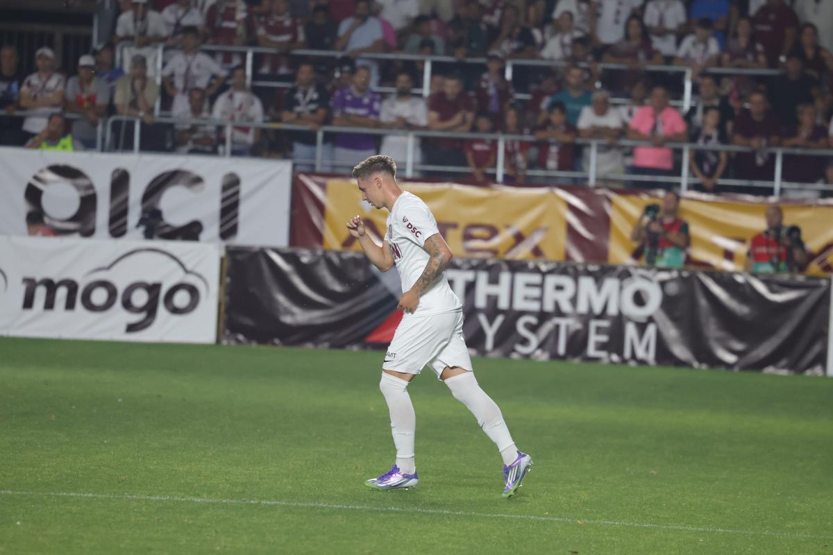 Imagini de meci de la Rapid - CFR Cluj