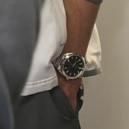 Ceasul purtat de David Popovici, la plecarea către Singapore