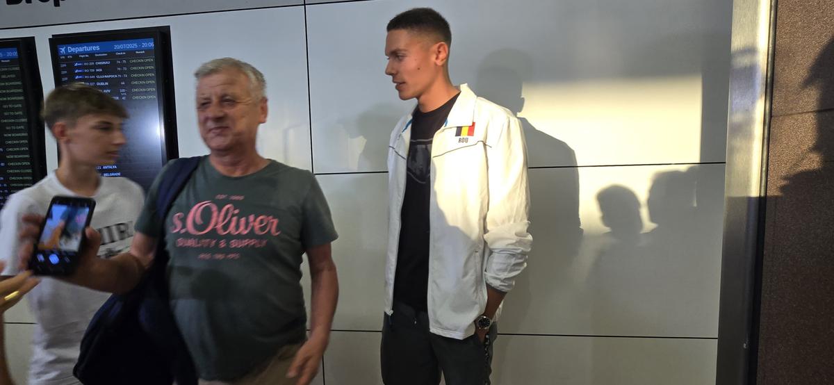 Ceasul purtat de David Popovici, la plecarea către Singapore
