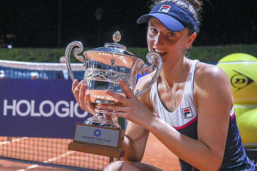 Irina Begu și trofeul de la Palermo Irina Begu, călătorie printre amintiri de la trofeele WTA cucerite, între Tashkent 2012 și Iași 2025