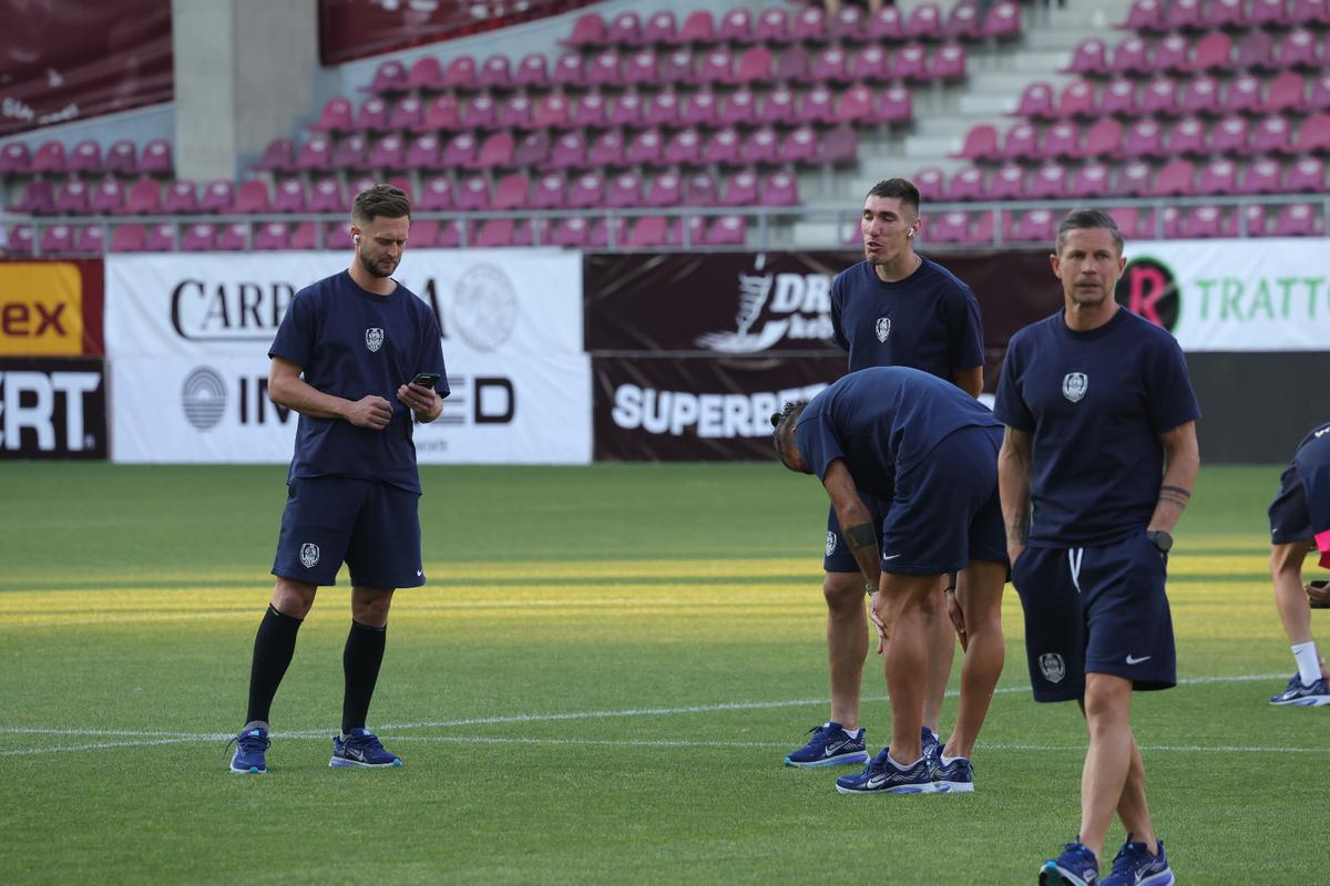 Imagini de pe gazon înainte de Rapid - CFR Cluj/ foto: Ionuț Iordache (GSP)