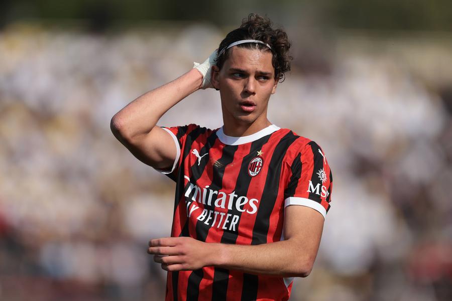 Matteo Duțu / foto: Imago A fost la Euro U21 cu România, acum e în cantonamentul lui AC Milan din Asia
