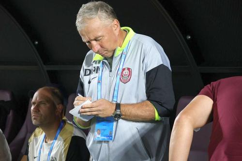 Dan Petrescu, în timpul meciului Rapid - CFR Cluj/ foto: Ionuț Iordache (GSP)