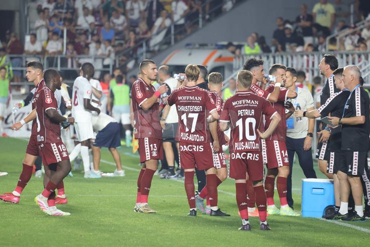 Tobias Christensen și Alex Dobre au intrat în conflict în meciul dintre Rapid și CFR Cluj. Foto: Ionuț Iordache GSP