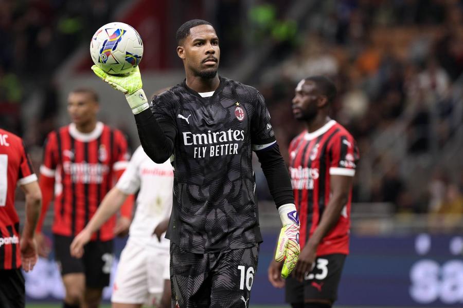 Mike Maignan este noul căpitan de la AC Milan / Foto: Imago Images Schimbare istorică la AC Milan » Primul căpitan străin după 64 de ani