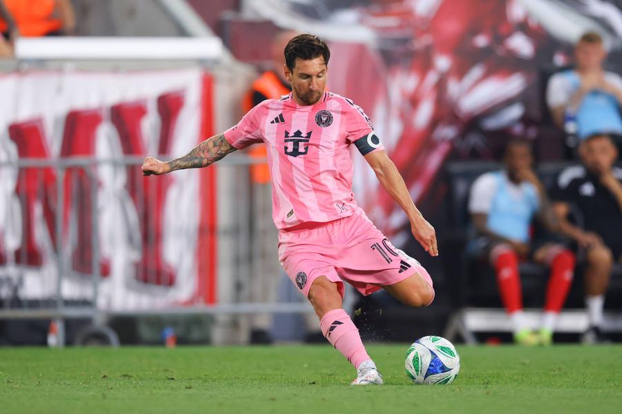 Lionel Messi, în meciul cu New York Red Bulls. Foto: Imago Images Messi, Alba, Suarez și Busquets au „zdrobit-o” pe New York Red Bulls
