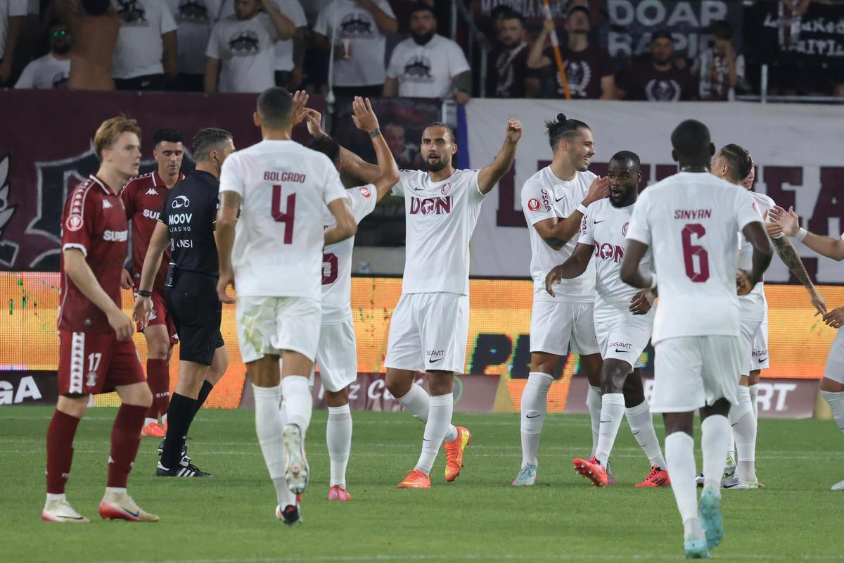 Imagini de meci de la Rapid - CFR Cluj