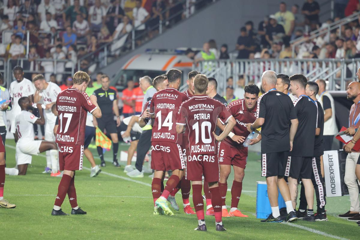 Tobias Christensen și Alex Dobre au intrat în conflict în meciul dintre Rapid și CFR Cluj. Foto: Ionuț Iordache GSP