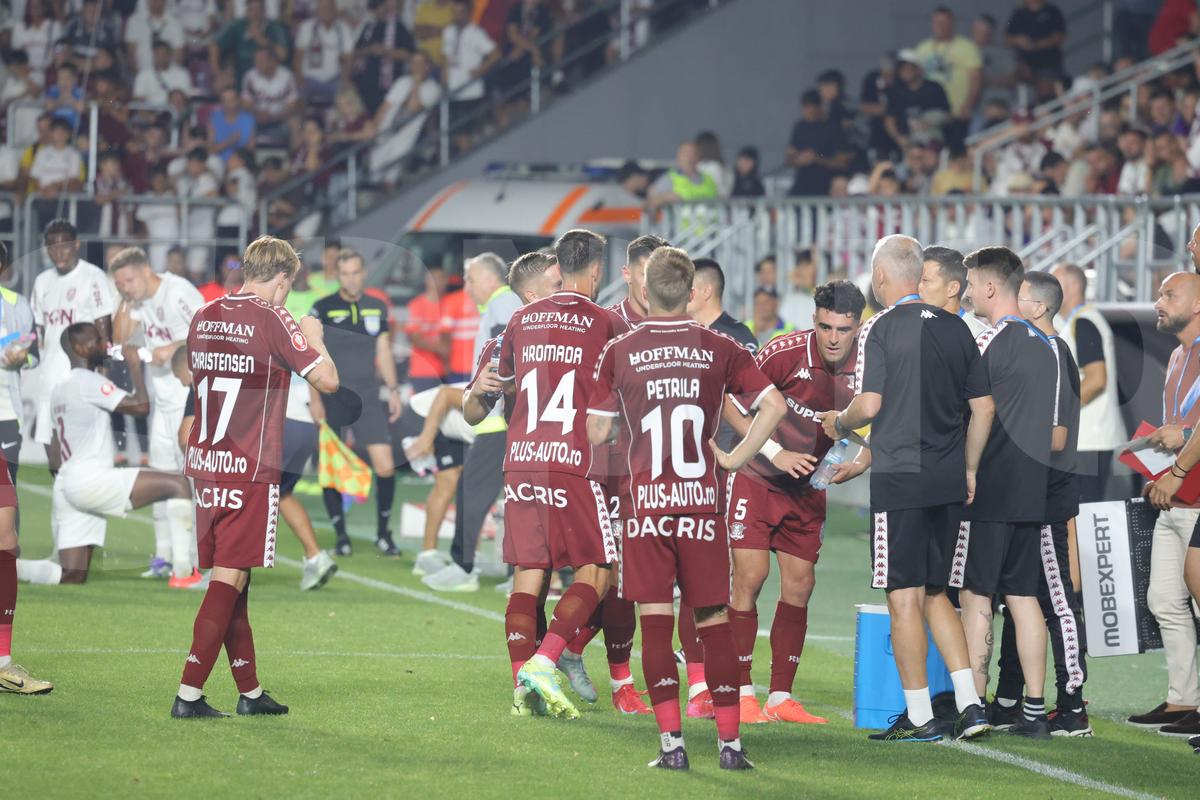 Tobias Christensen și Alex Dobre au intrat în conflict în meciul dintre Rapid și CFR Cluj. Foto: Ionuț Iordache GSP