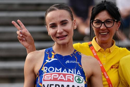 Ramona Verman, alături de antrenoarea Aura Balaban/Foto: Facebook (European Athletics)