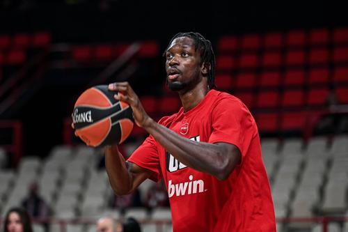 Nathan Mensah, în tricoul lui Olympiacos/Foto: Imago Images