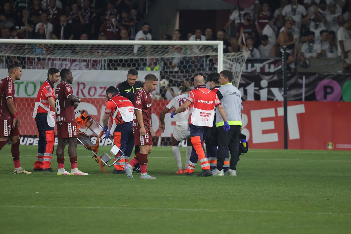 Imagini de meci de la Rapid - CFR Cluj