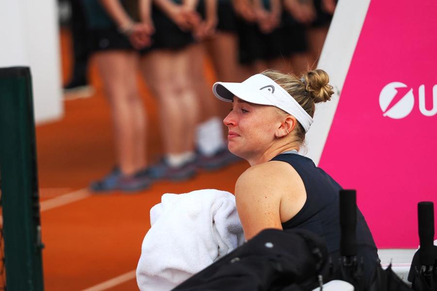 Jil Teichmann, în lacrimi după finala de la UniCredit Iași Open Foto: Roxana Fleșeru Irina Begu, după titlul WTA cu numărul 6: „E un trofeu deosebit și va fi acolo, în sufletul meu”