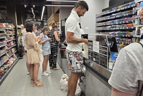 Novak Djokovic, într-un supermarket din Muntenegru / Foto: X
